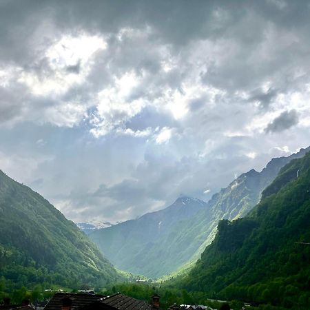 Апартаменти Finestra Sulle Alpi Orobie Вальбондьйоне Екстер'єр фото