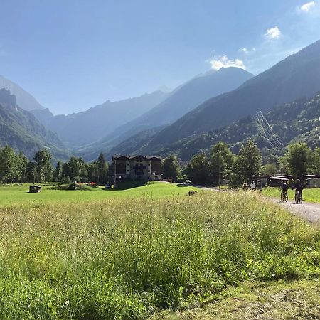 Апартаменти Finestra Sulle Alpi Orobie Вальбондьйоне Екстер'єр фото
